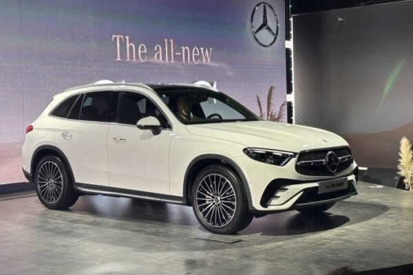 New generation Mercedes-Benz GLC launched in Vietnam: Full of upgrades, priced from 2,299 billion VND 5